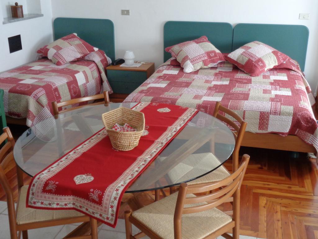 Mont Gele Hotel Ollomont Bilik gambar