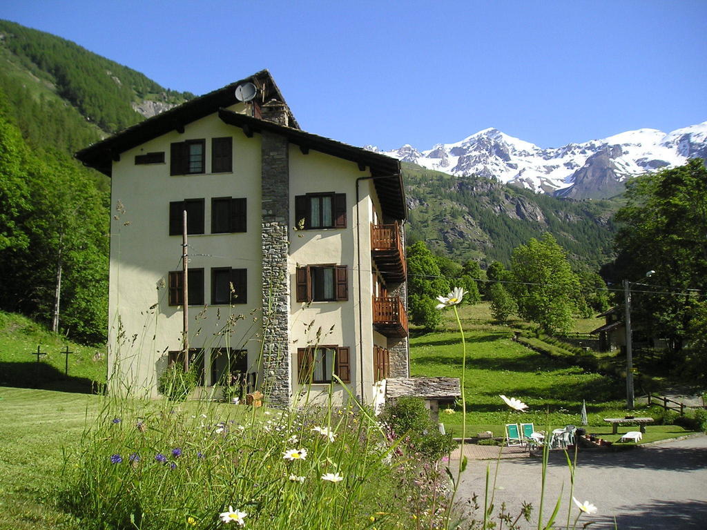 Mont Gele Hotel Ollomont Luaran gambar