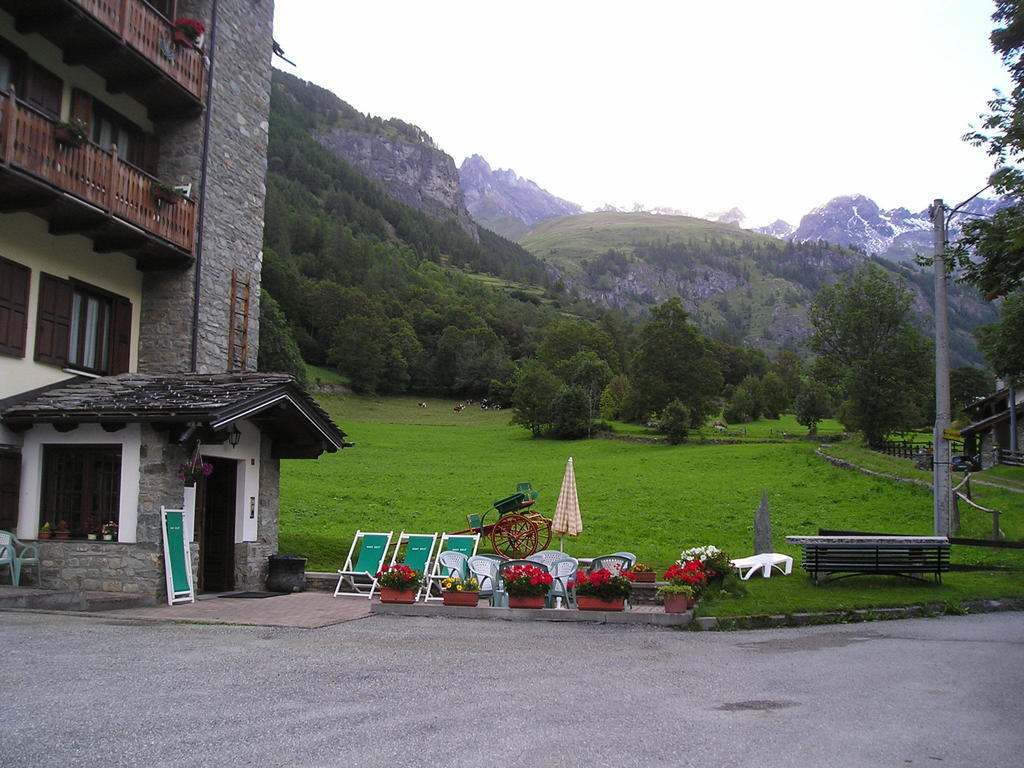 Mont Gele Hotel Ollomont Luaran gambar